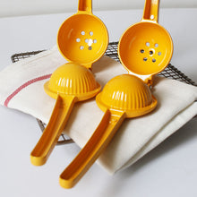 Load image into Gallery viewer, Premium Quality Manual Lemon Squeezer
