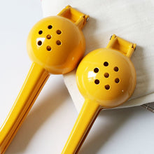 Load image into Gallery viewer, Premium Quality Manual Lemon Squeezer
