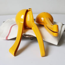 Load image into Gallery viewer, Premium Quality Manual Lemon Squeezer
