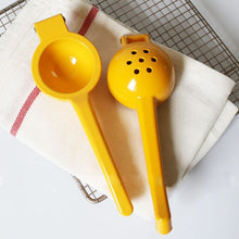 Load image into Gallery viewer, Premium Quality Manual Lemon Squeezer
